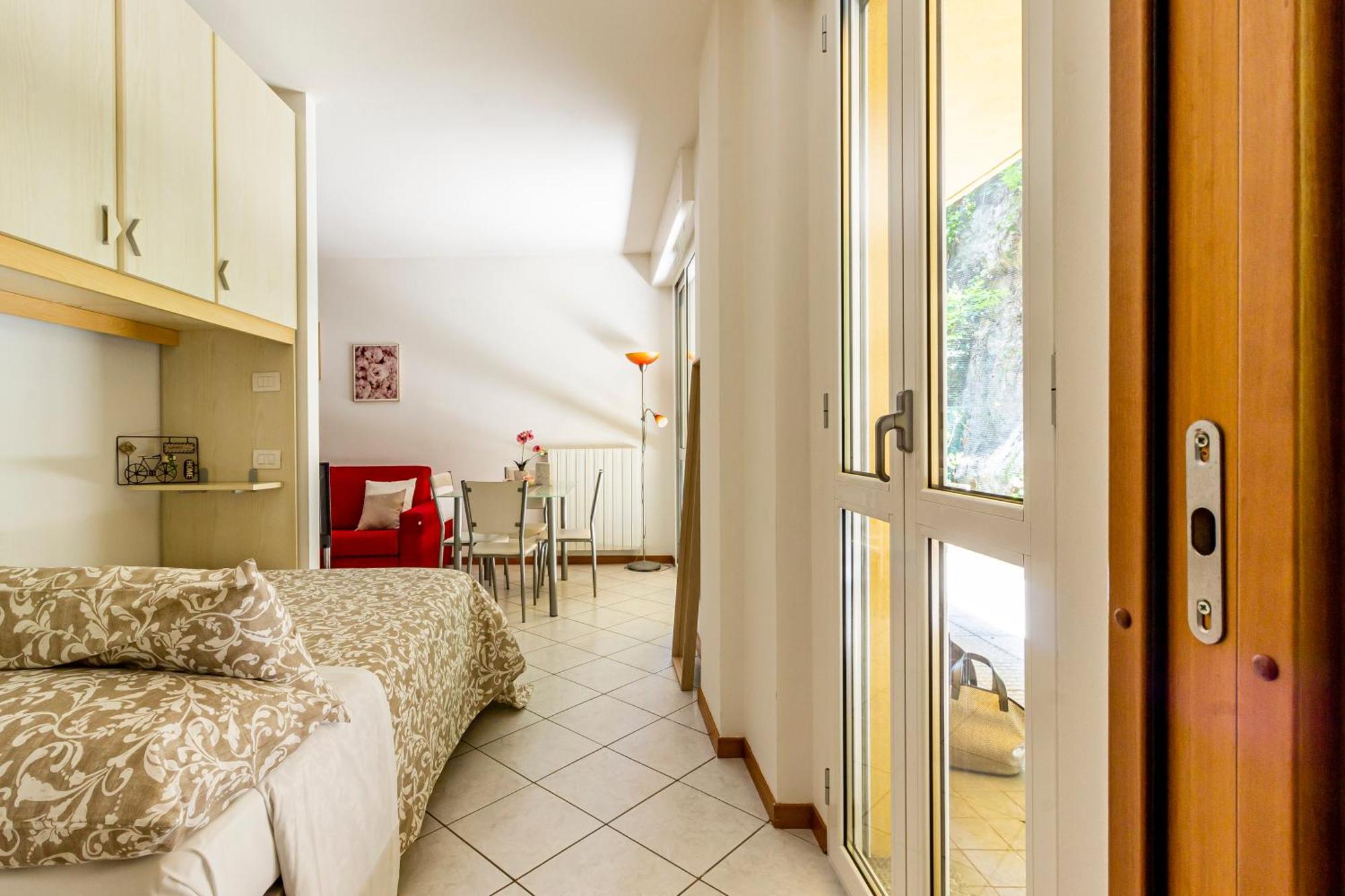 Private Garden & Garage - Self Check-In & Remote Access Apartment Como Exterior photo