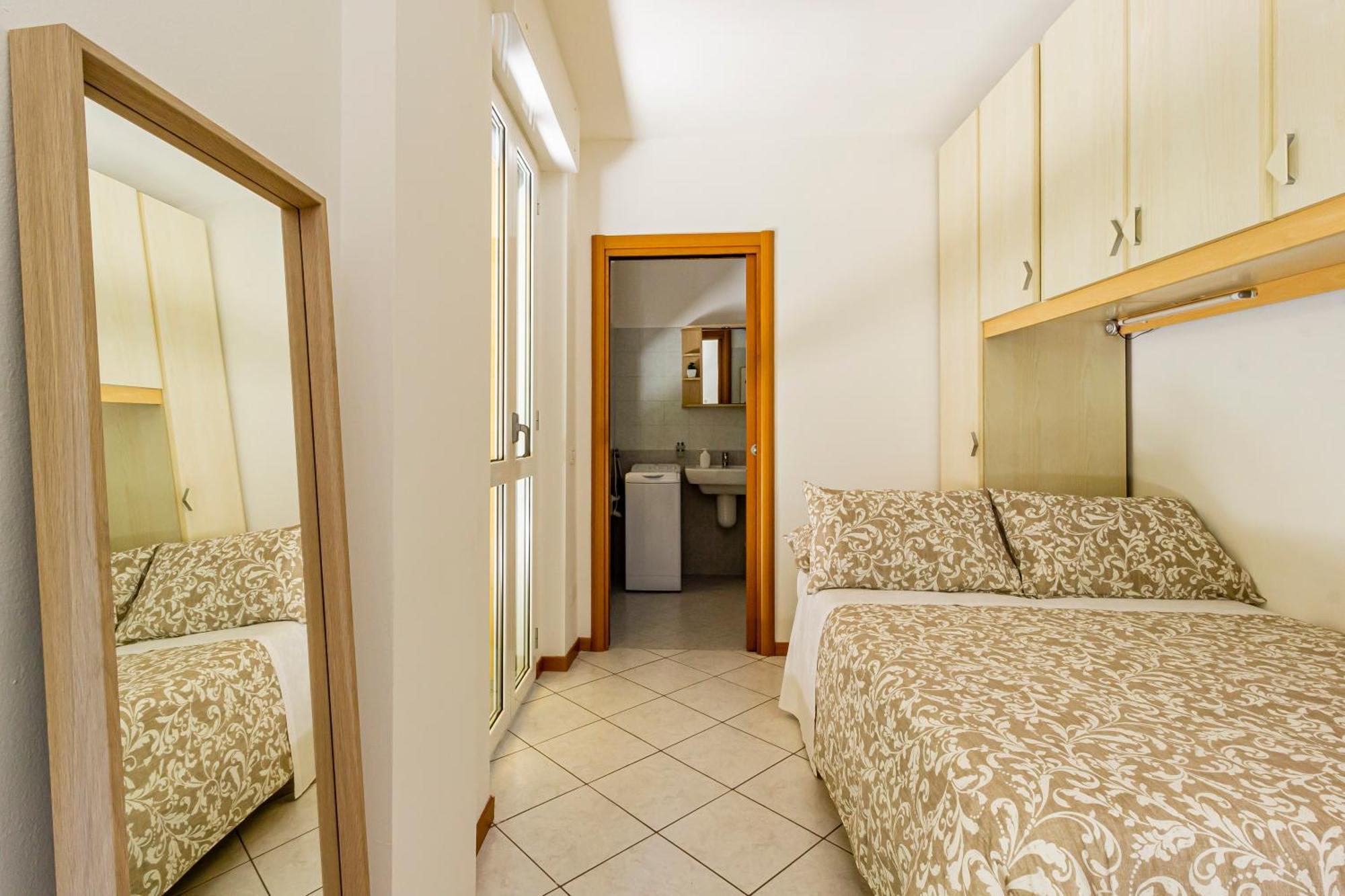 Private Garden & Garage - Self Check-In & Remote Access Apartment Como Exterior photo