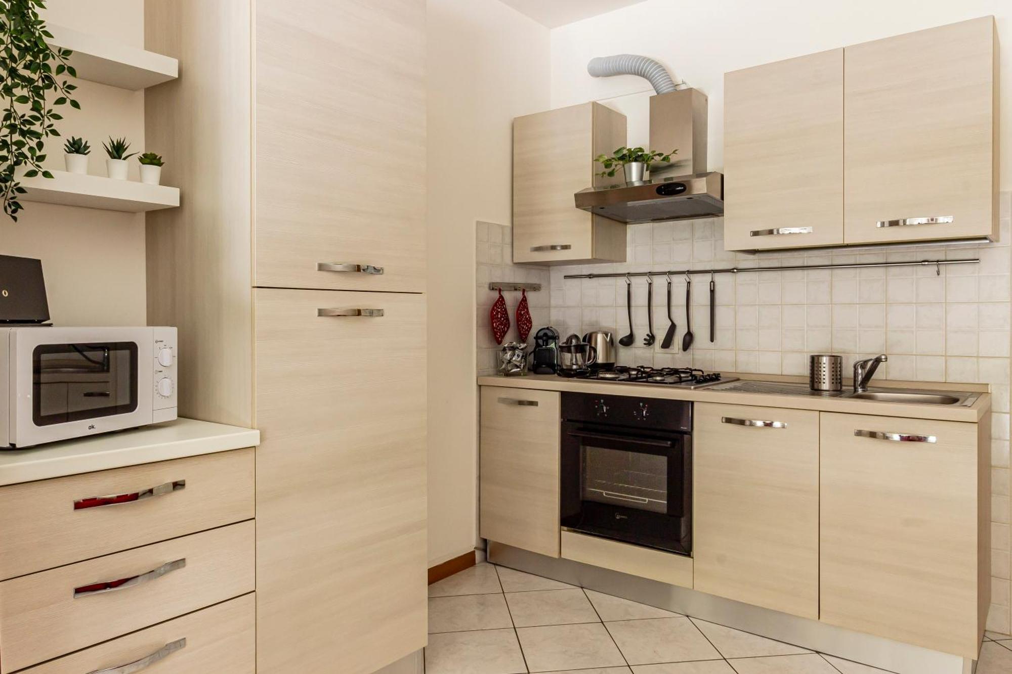 Private Garden & Garage - Self Check-In & Remote Access Apartment Como Exterior photo