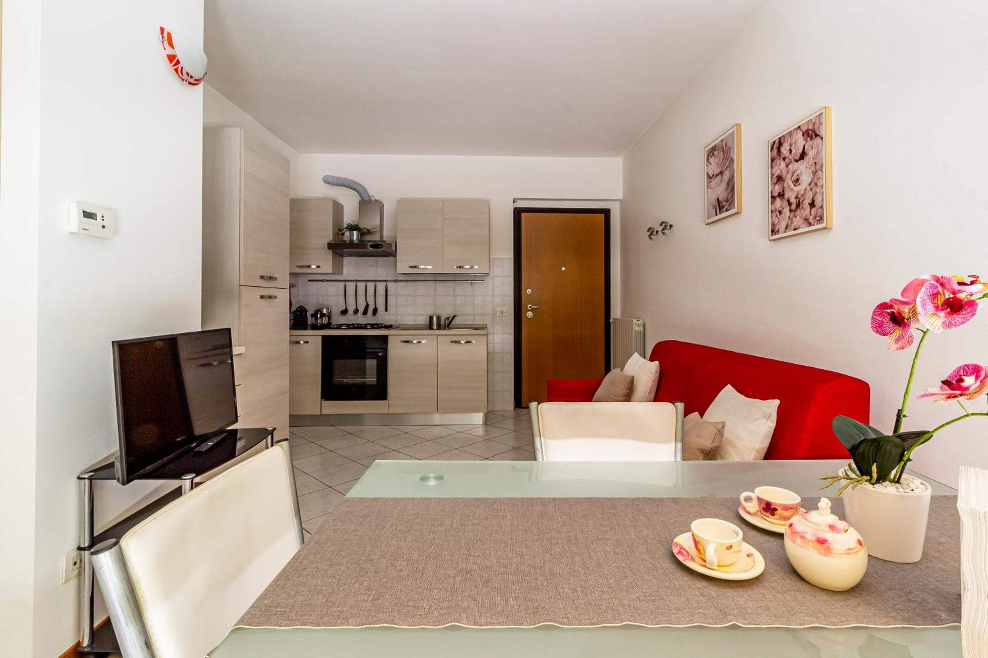 Private Garden & Garage - Self Check-In & Remote Access Apartment Como Exterior photo